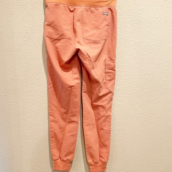 XXS Coral Figs Scrub Set: Zamora joggers & Casma top - Picture 10 of 15